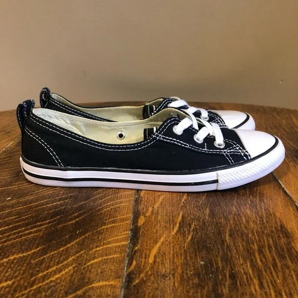 Flat shoes hotsell converse